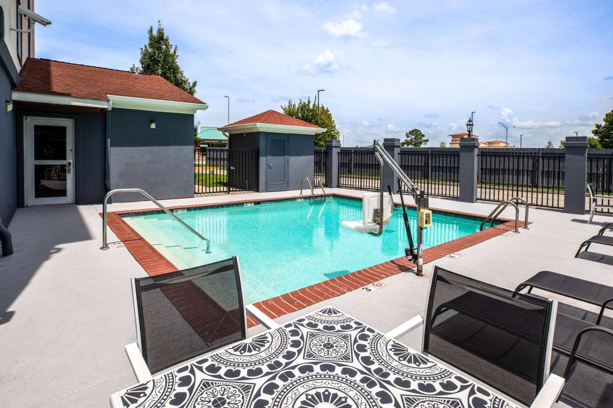 Days Inn By Wyndham Baton Rouge I-10 Prairieville Экстерьер фото