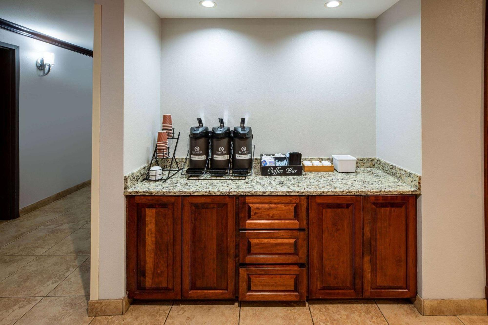 Days Inn By Wyndham Baton Rouge I-10 Prairieville Экстерьер фото